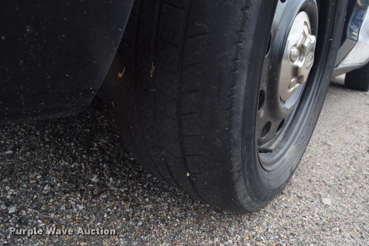 image for item L2522 2010 Ford Crown Victoria Police Interceptor