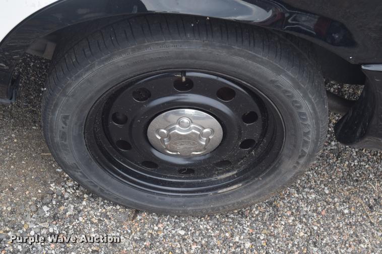 image for item L2522 2010 Ford Crown Victoria Police Interceptor