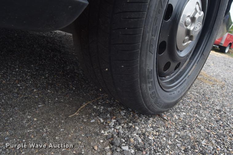 image for item L2522 2010 Ford Crown Victoria Police Interceptor