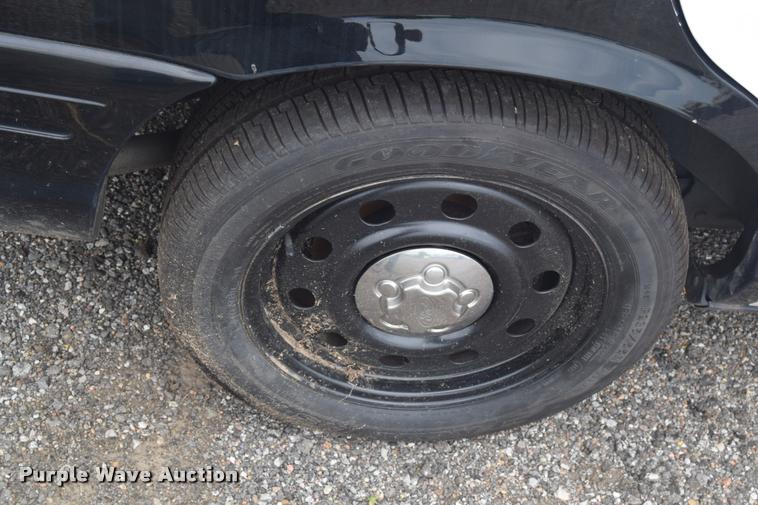 image for item L2522 2010 Ford Crown Victoria Police Interceptor