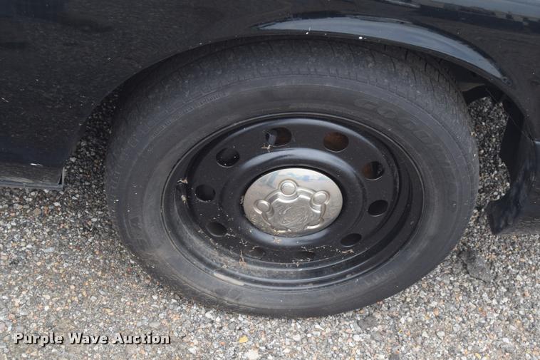 image for item L2522 2010 Ford Crown Victoria Police Interceptor