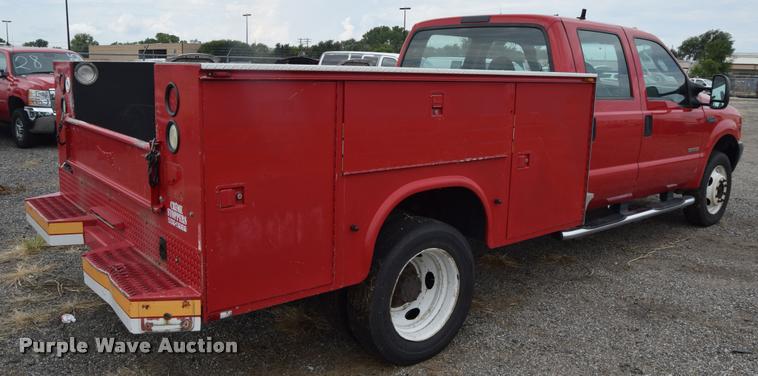 image for item L2523 2004 Ford F550 Super Duty XL Crew Cab utility truck