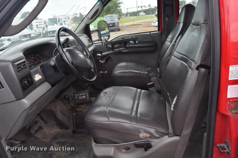 image for item L2523 2004 Ford F550 Super Duty XL Crew Cab utility truck