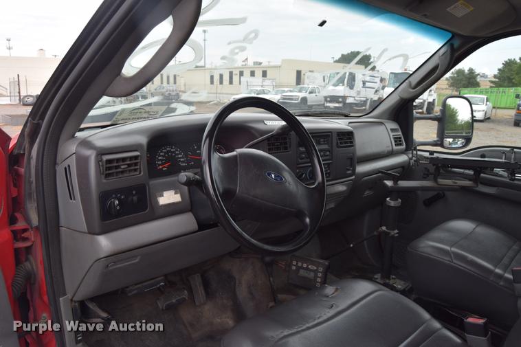 image for item L2523 2004 Ford F550 Super Duty XL Crew Cab utility truck