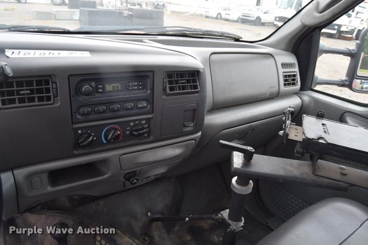image for item L2523 2004 Ford F550 Super Duty XL Crew Cab utility truck