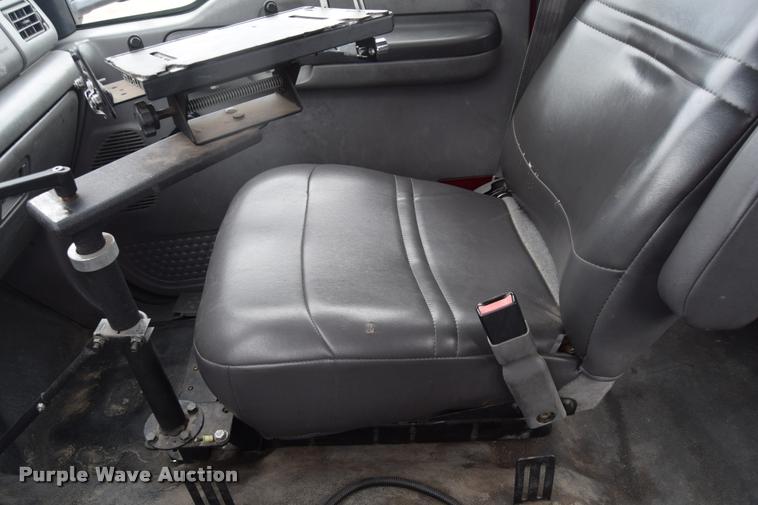 image for item L2523 2004 Ford F550 Super Duty XL Crew Cab utility truck