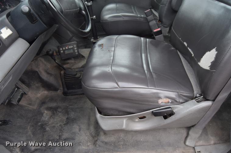 image for item L2523 2004 Ford F550 Super Duty XL Crew Cab utility truck