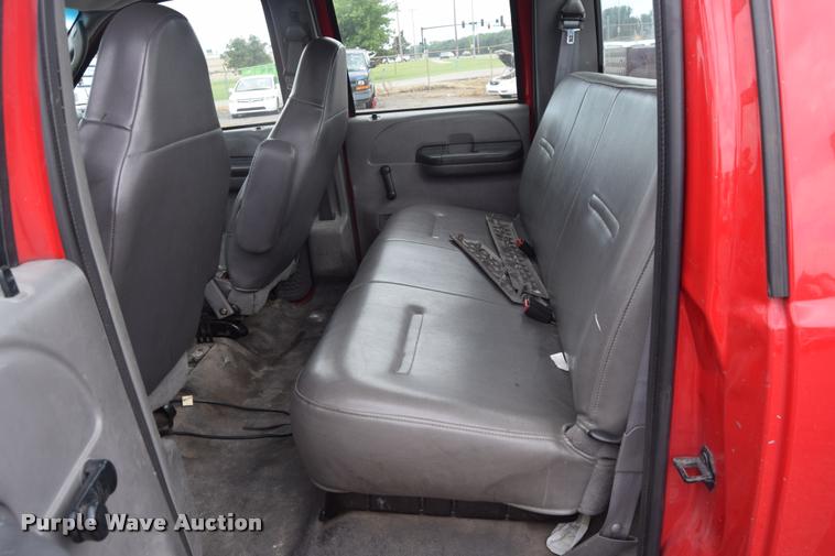 image for item L2523 2004 Ford F550 Super Duty XL Crew Cab utility truck