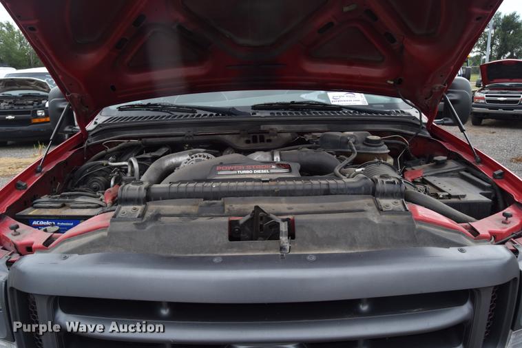 image for item L2523 2004 Ford F550 Super Duty XL Crew Cab utility truck