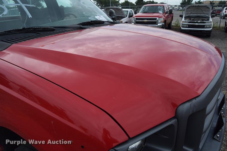 image for item L2523 2004 Ford F550 Super Duty XL Crew Cab utility truck