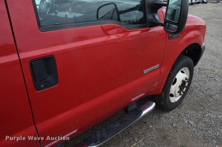 image for item L2523 2004 Ford F550 Super Duty XL Crew Cab utility truck