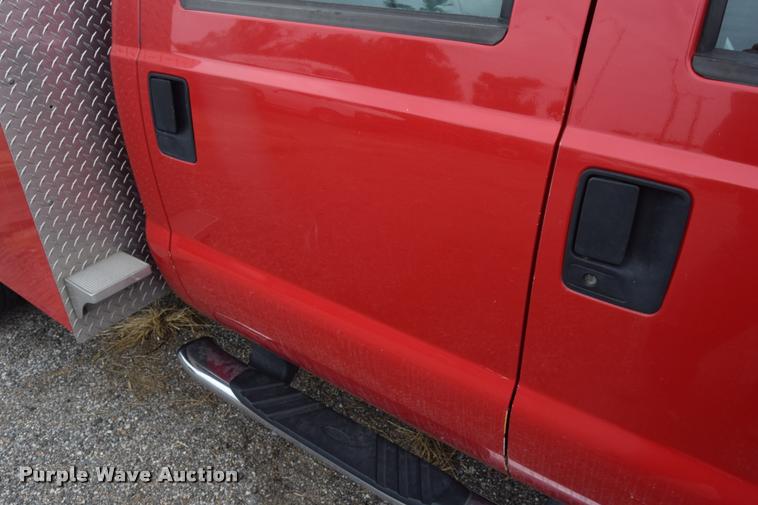 image for item L2523 2004 Ford F550 Super Duty XL Crew Cab utility truck