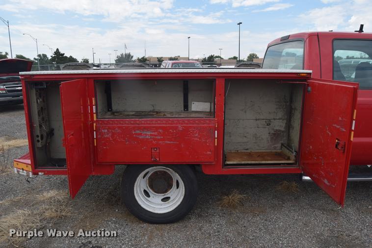 image for item L2523 2004 Ford F550 Super Duty XL Crew Cab utility truck