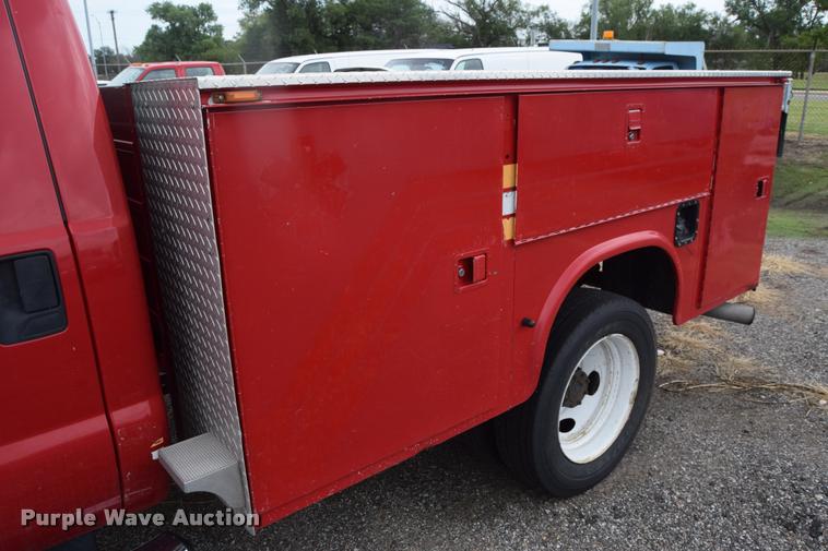 image for item L2523 2004 Ford F550 Super Duty XL Crew Cab utility truck