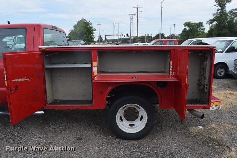 image for item L2523 2004 Ford F550 Super Duty XL Crew Cab utility truck