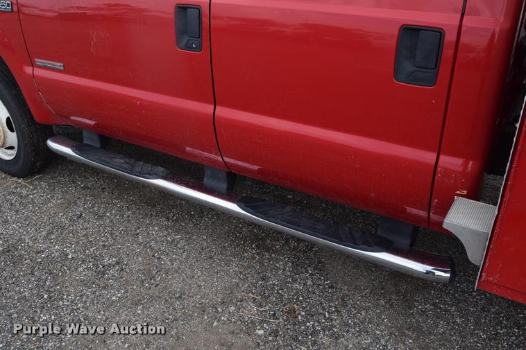 image for item L2523 2004 Ford F550 Super Duty XL Crew Cab utility truck