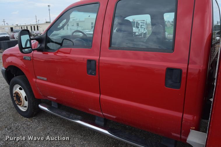 image for item L2523 2004 Ford F550 Super Duty XL Crew Cab utility truck
