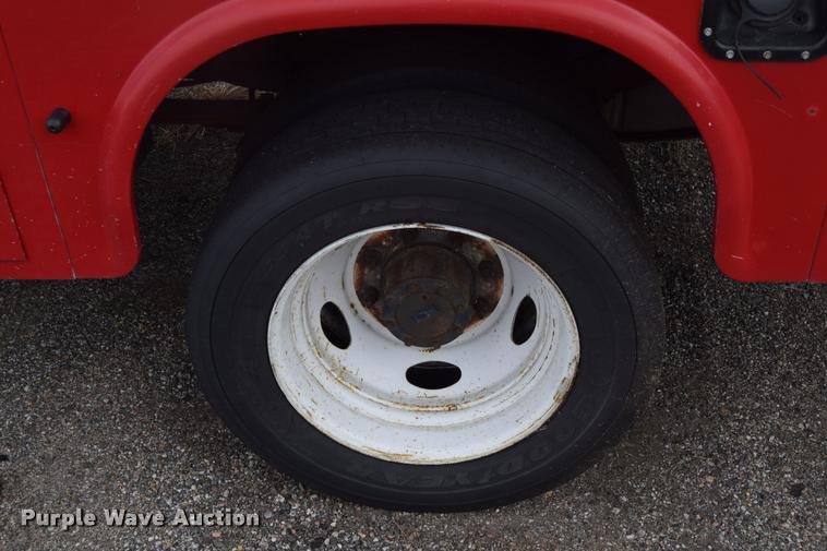 image for item L2523 2004 Ford F550 Super Duty XL Crew Cab utility truck