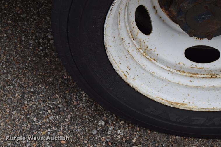 image for item L2523 2004 Ford F550 Super Duty XL Crew Cab utility truck