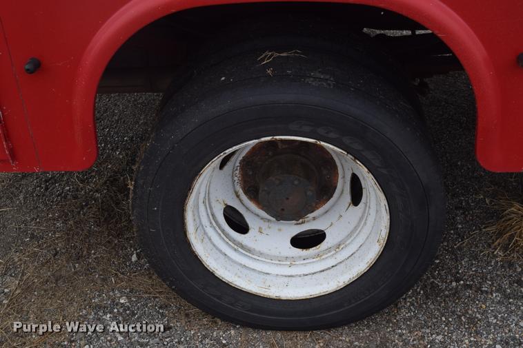 image for item L2523 2004 Ford F550 Super Duty XL Crew Cab utility truck