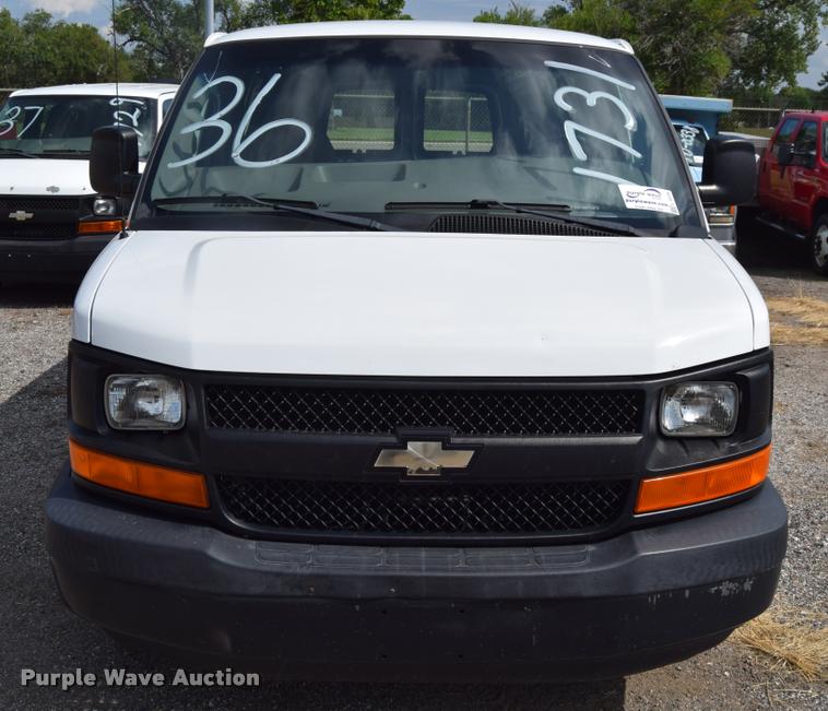 image for item L2525 2008 Chevrolet Express 3500 Extended Cargo van