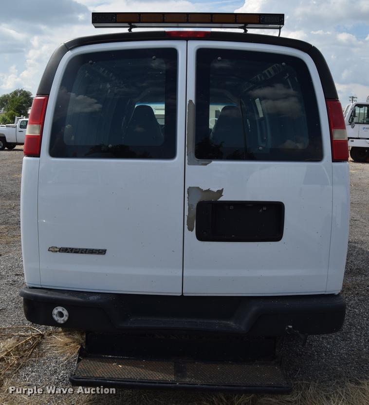 image for item L2525 2008 Chevrolet Express 3500 Extended Cargo van