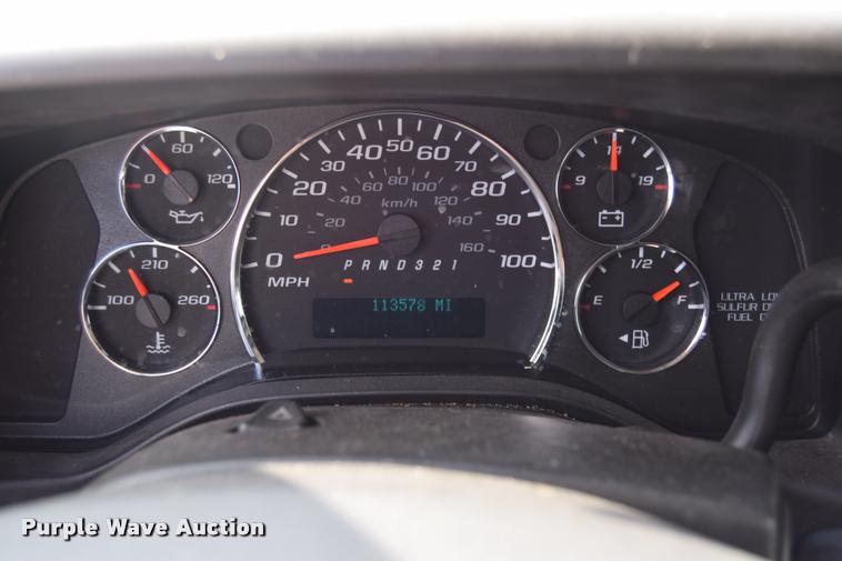 image for item L2525 2008 Chevrolet Express 3500 Extended Cargo van