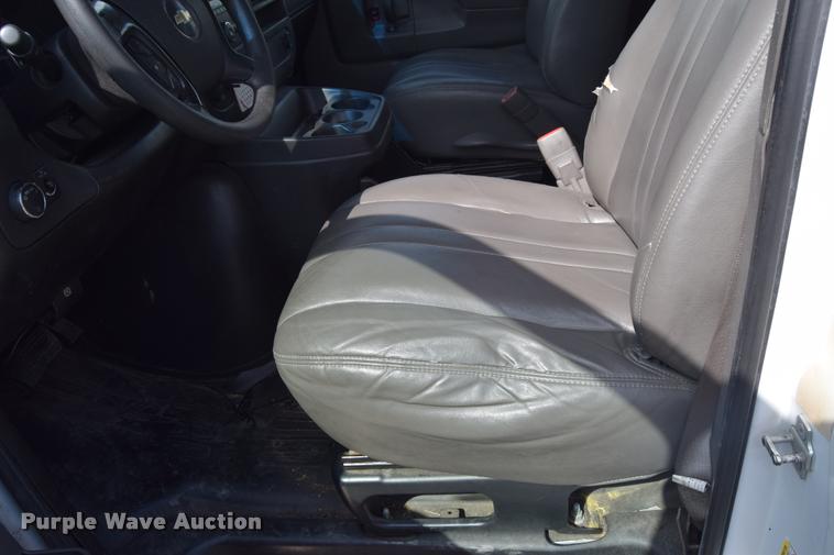 image for item L2525 2008 Chevrolet Express 3500 Extended Cargo van