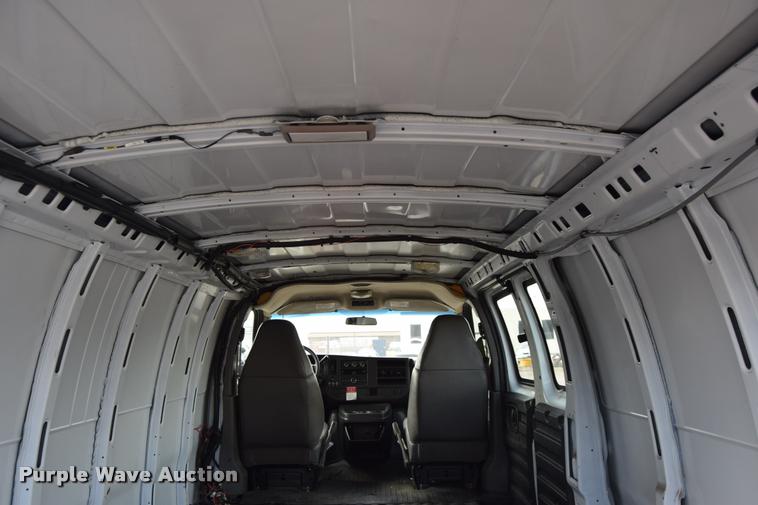 image for item L2525 2008 Chevrolet Express 3500 Extended Cargo van