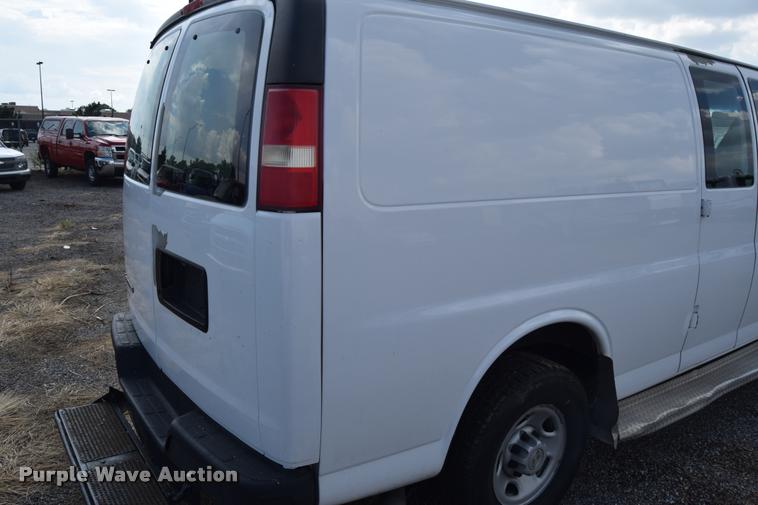image for item L2525 2008 Chevrolet Express 3500 Extended Cargo van