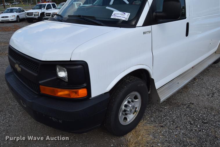 image for item L2525 2008 Chevrolet Express 3500 Extended Cargo van