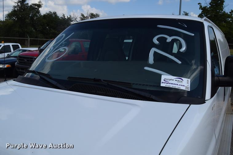 image for item L2525 2008 Chevrolet Express 3500 Extended Cargo van