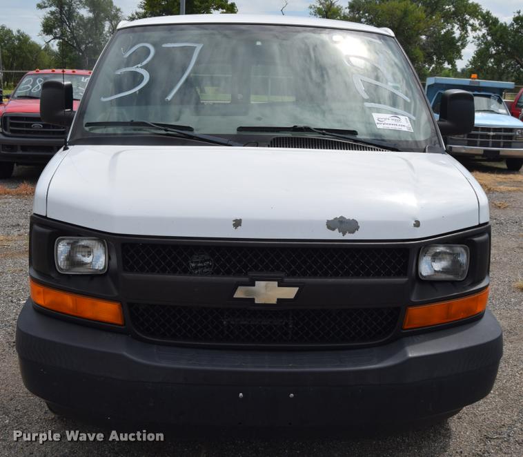 image for item L2526 2008 Chevrolet Express 3500 Extended Cargo van