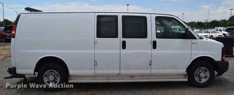 image for item L2526 2008 Chevrolet Express 3500 Extended Cargo van