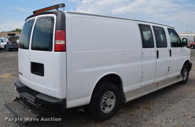 image for item L2526 2008 Chevrolet Express 3500 Extended Cargo van
