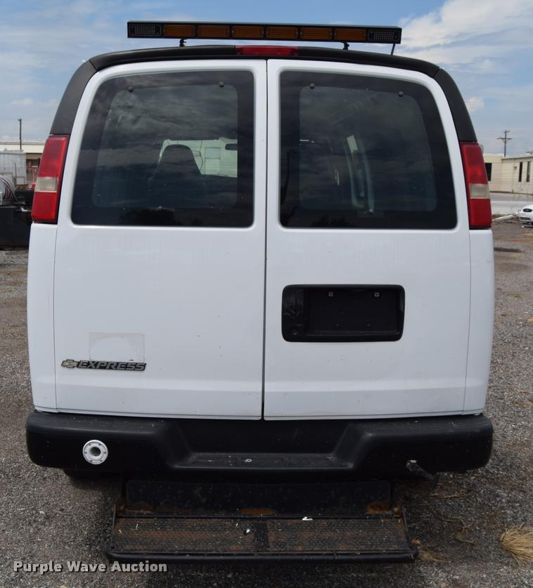 image for item L2526 2008 Chevrolet Express 3500 Extended Cargo van