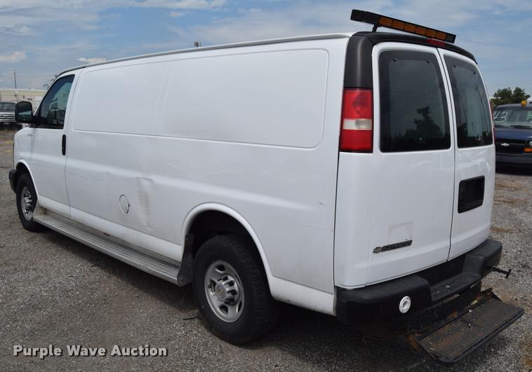 image for item L2526 2008 Chevrolet Express 3500 Extended Cargo van