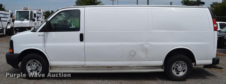 image for item L2526 2008 Chevrolet Express 3500 Extended Cargo van