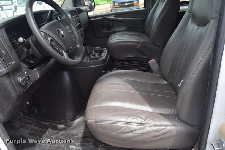image for item L2526 2008 Chevrolet Express 3500 Extended Cargo van