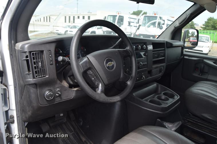 image for item L2526 2008 Chevrolet Express 3500 Extended Cargo van