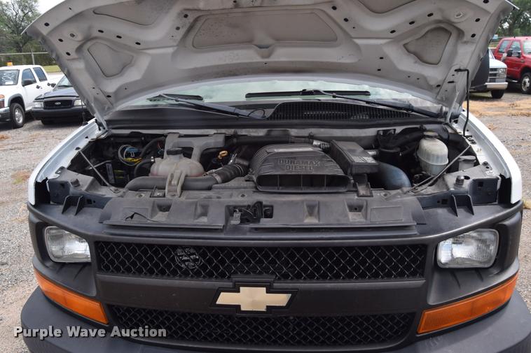 image for item L2526 2008 Chevrolet Express 3500 Extended Cargo van