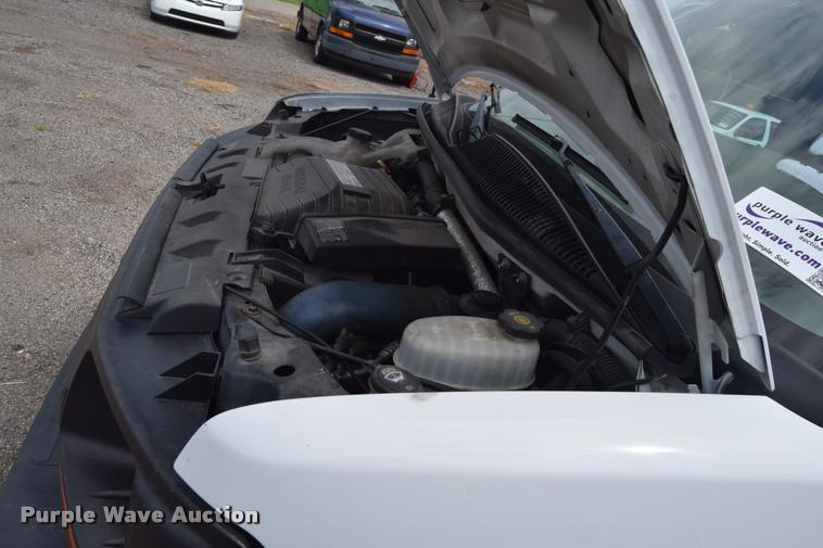 image for item L2526 2008 Chevrolet Express 3500 Extended Cargo van
