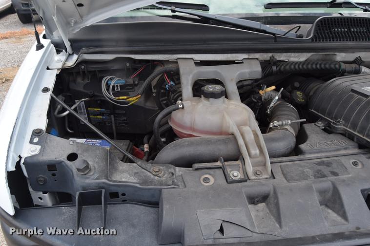 image for item L2526 2008 Chevrolet Express 3500 Extended Cargo van