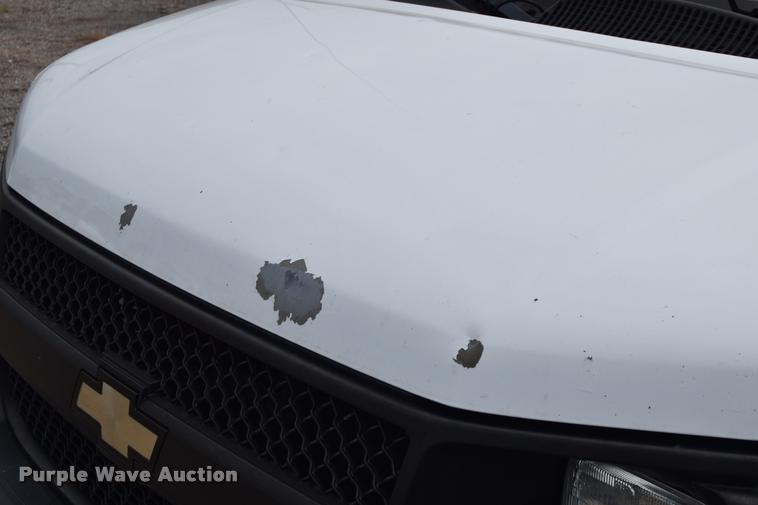 image for item L2526 2008 Chevrolet Express 3500 Extended Cargo van