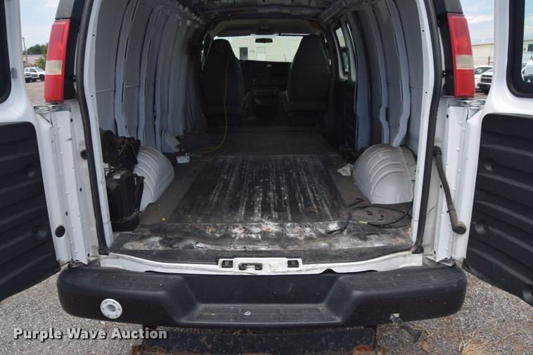 image for item L2526 2008 Chevrolet Express 3500 Extended Cargo van