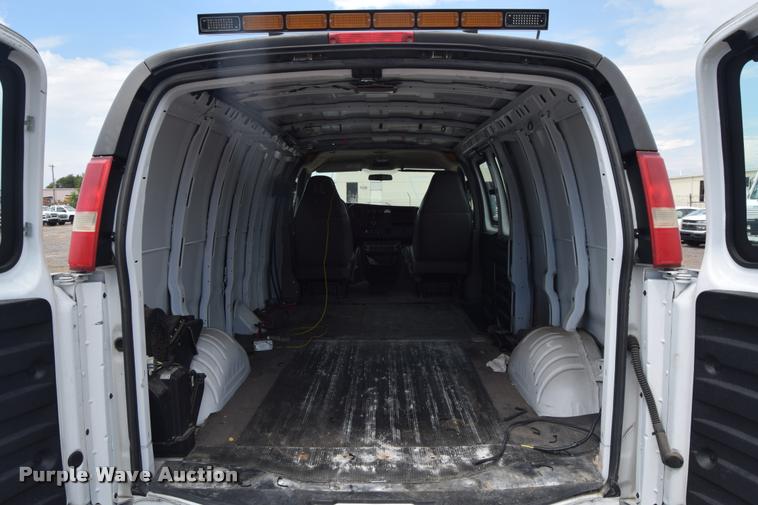 image for item L2526 2008 Chevrolet Express 3500 Extended Cargo van