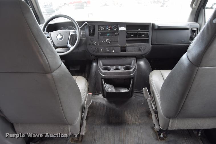image for item L2526 2008 Chevrolet Express 3500 Extended Cargo van
