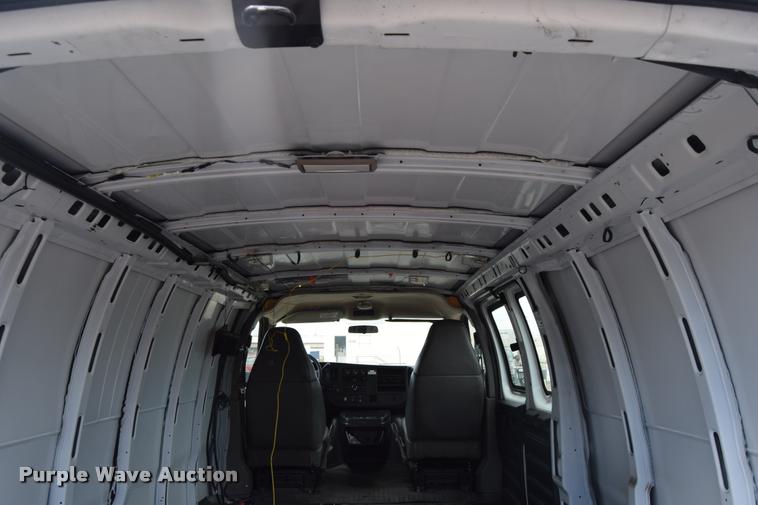 image for item L2526 2008 Chevrolet Express 3500 Extended Cargo van
