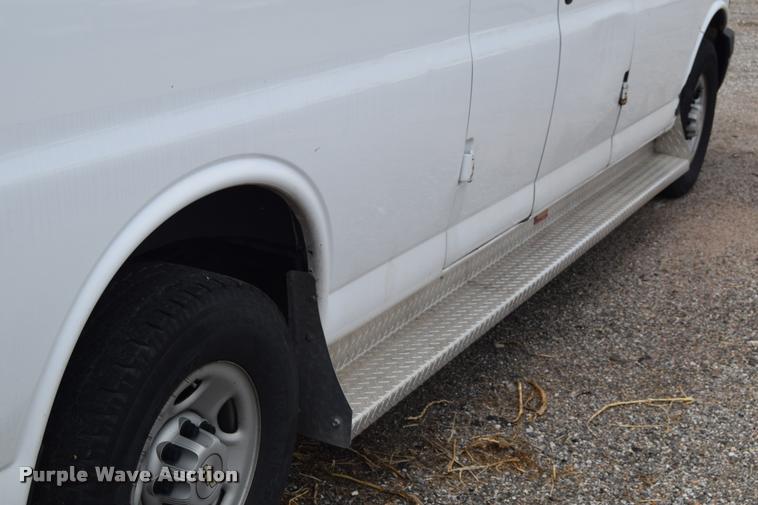 image for item L2526 2008 Chevrolet Express 3500 Extended Cargo van