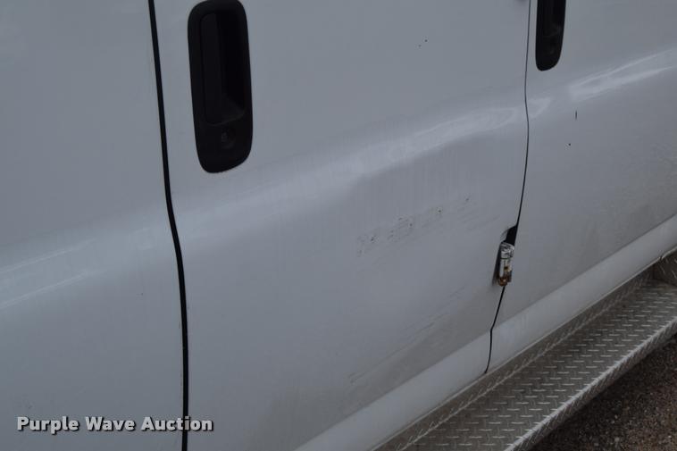 image for item L2526 2008 Chevrolet Express 3500 Extended Cargo van